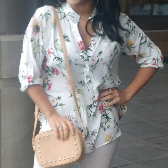 Ivory floral patterned top, NWT - Picture 4 of 6